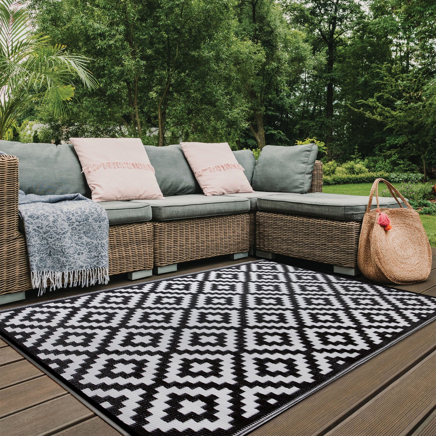 Outdoor Area Rug Mat Reversible and Waterproof Made with Recycled Plastic Straws for patios, Outdoors, Camping, Balcony, Deck, RV