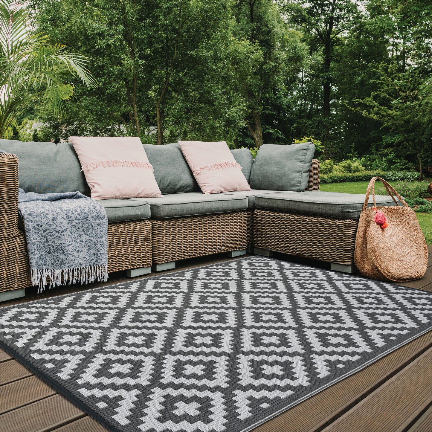 Outdoor Area Rug Mat Reversible and Waterproof Made with Recycled Plastic Straws for patios, Outdoors, Camping, Balcony, Deck, RV