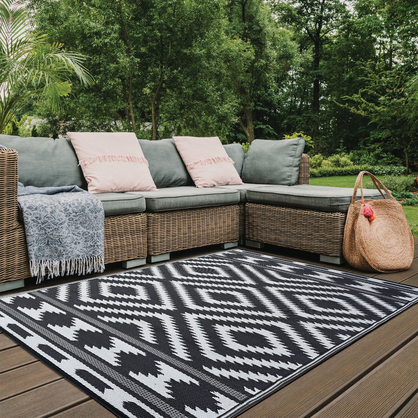Tribal Indoor/Outdoor Patio Rug For Patio, Deck, Office, Living Room